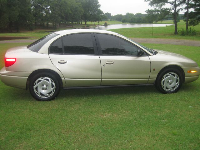 Saturn S Series XLS Sedan