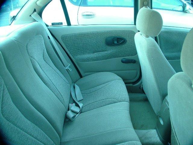 Saturn S Series 2001 photo 3