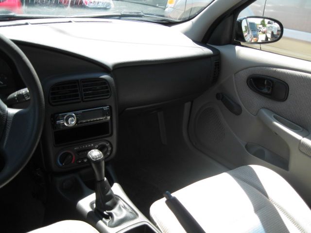 Saturn S Series 2002 photo 9