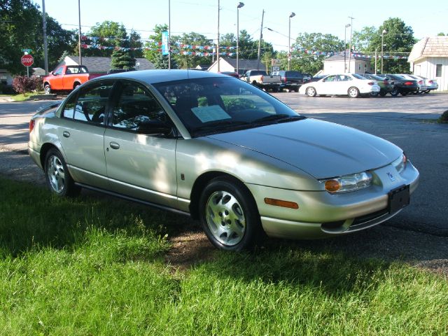 Saturn S Series XLS Sedan