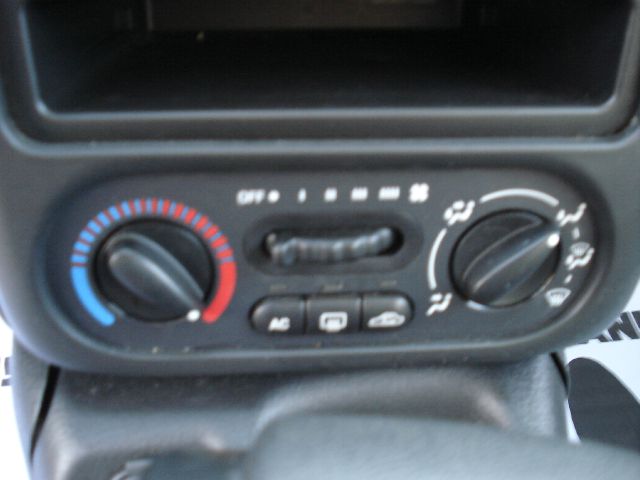 Saturn S Series 2002 photo 21