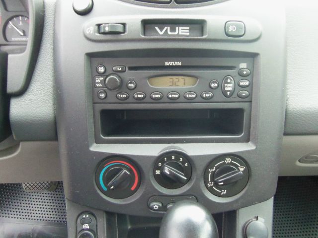 Saturn VUE 2003 photo 2