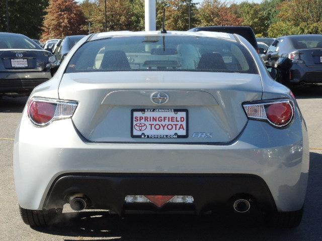 Scion FR-S 2013 photo 3