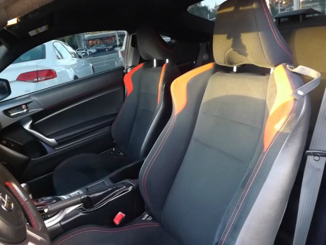 Scion FR-S 2013 photo 3