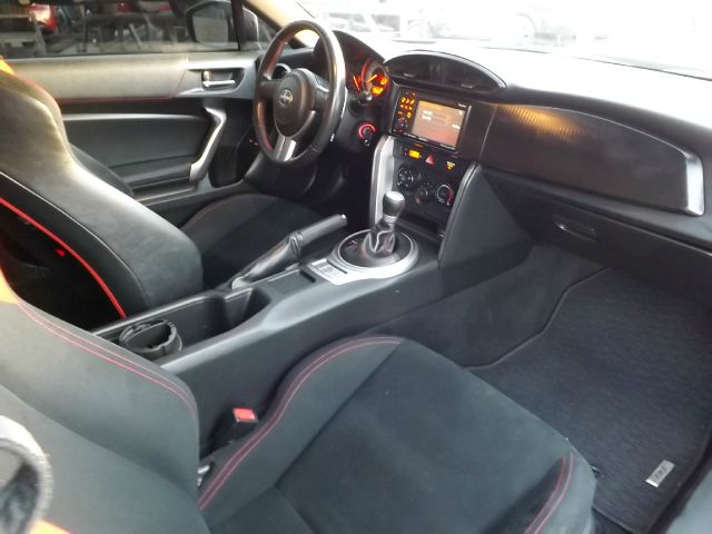 Scion FR-S 2013 photo 4