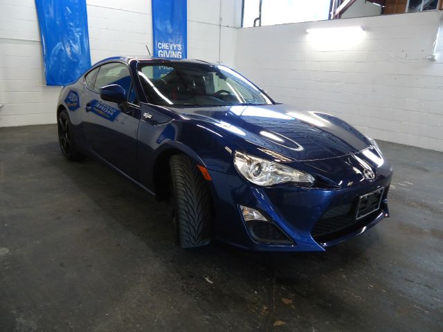 Scion FR-S 2013 photo 5
