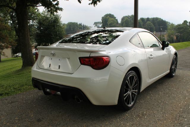 Scion FR-S 2013 photo 1