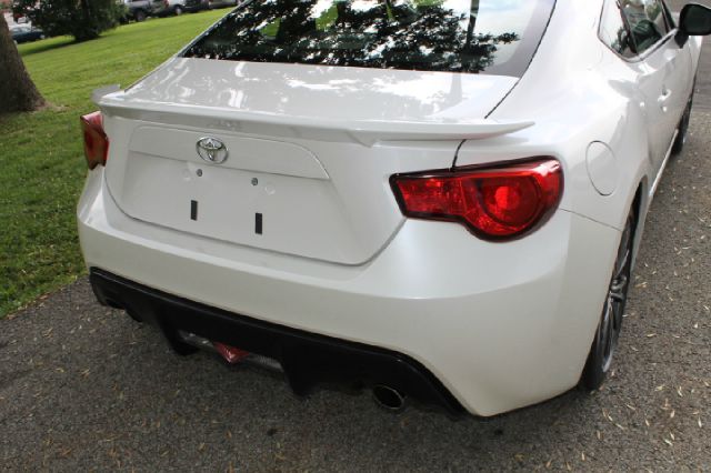 Scion FR-S 2013 photo 4