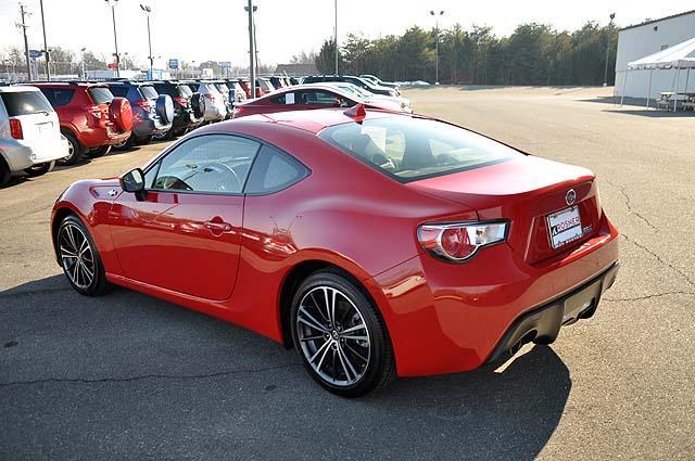 Scion FR-S 2013 photo 1