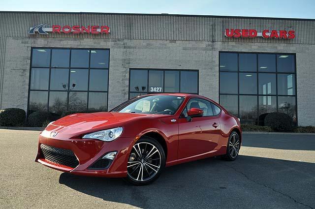 Scion FR-S 2013 photo 4