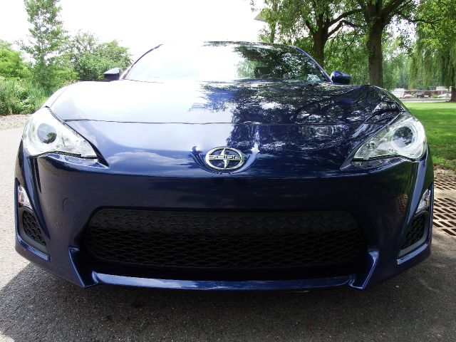 Scion FR-S 2013 photo 4