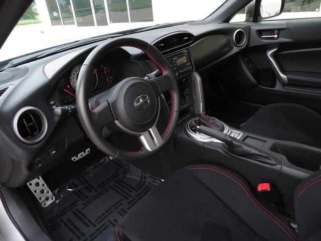 Scion FR-S 2013 photo 13
