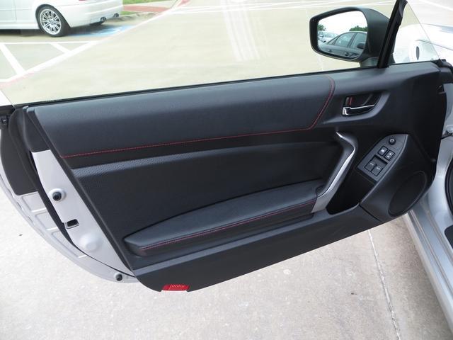 Scion FR-S 2013 photo 14