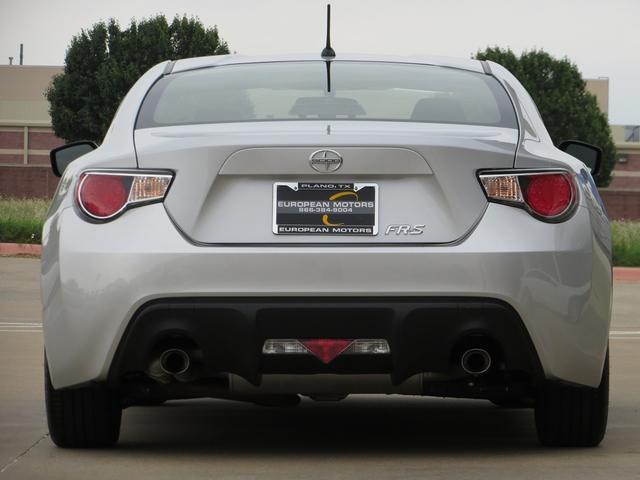 Scion FR-S 2013 photo 17