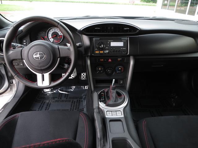 Scion FR-S 2013 photo 19