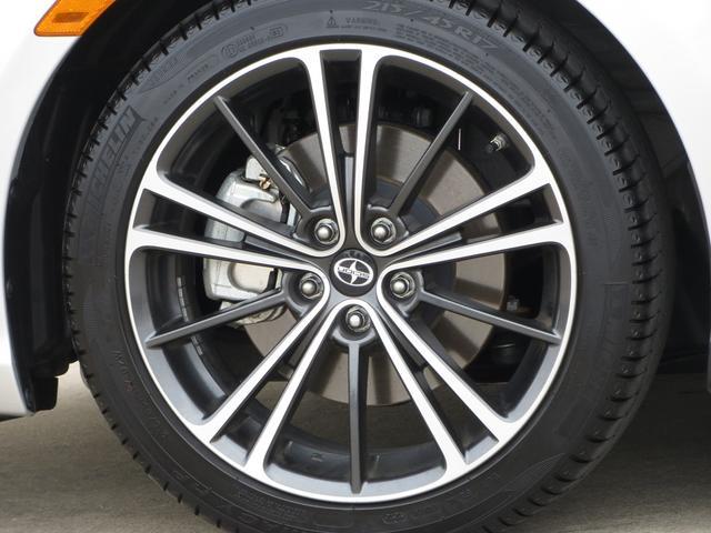 Scion FR-S 2013 photo 9