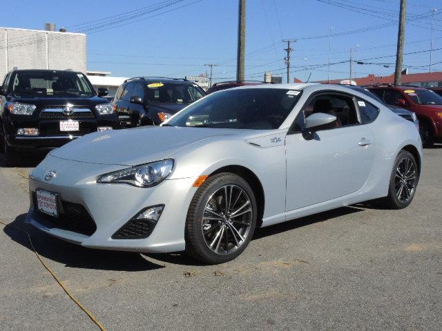 Scion FR-S 2013 photo 4