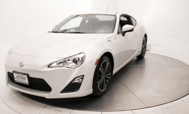Scion FR-S 2013 photo 2