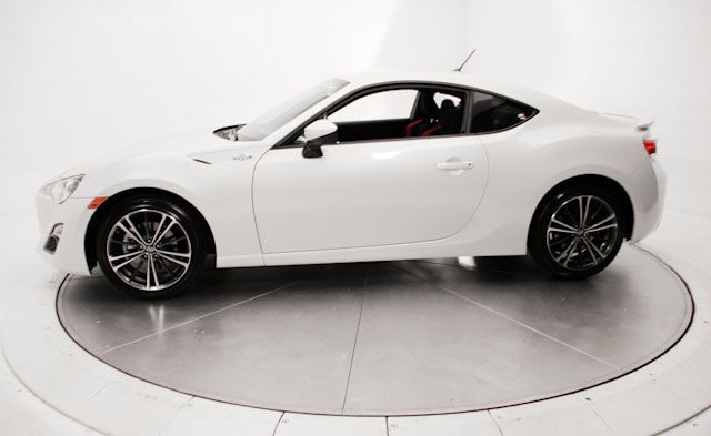 Scion FR-S 2013 photo 3
