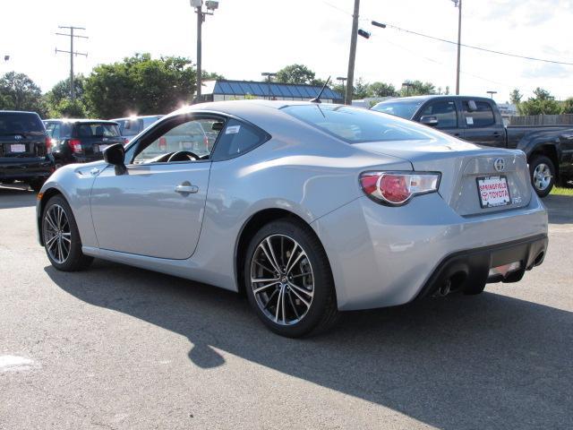 Scion FR-S 2013 photo 3