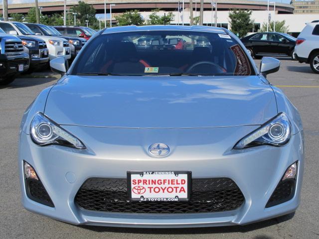 Scion FR-S 2013 photo 2