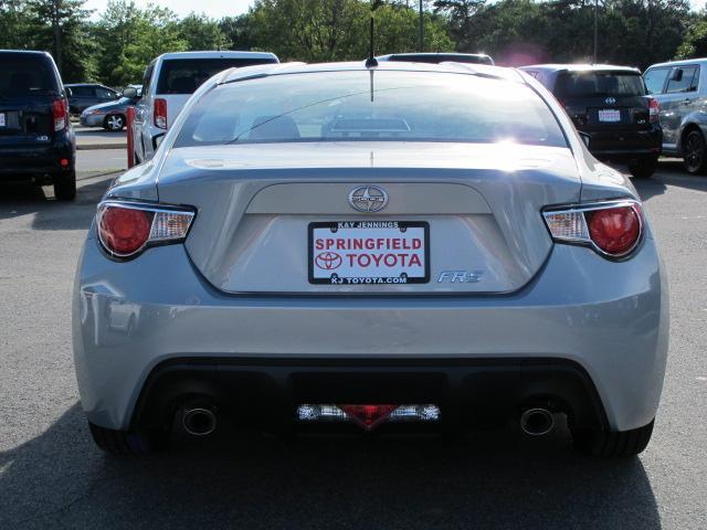 Scion FR-S 2013 photo 3