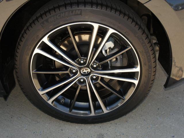 Scion FR-S 2014 photo 2