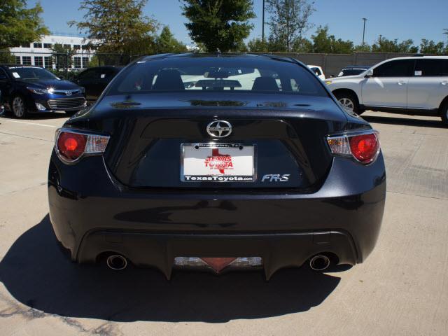 Scion FR-S 2014 photo 3
