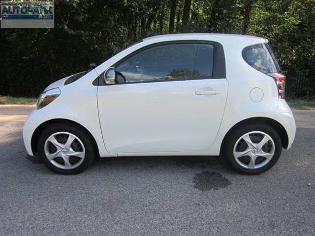 Scion iQ 2012 photo 2