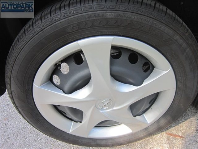 Scion iQ 2012 photo 3