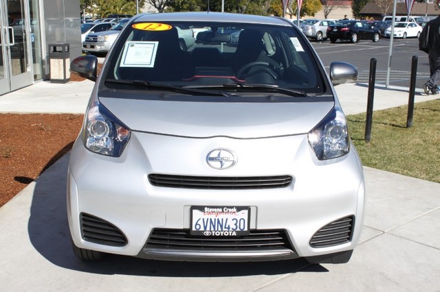 Scion iQ 2012 photo 1