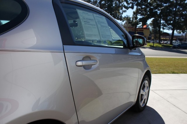 Scion iQ 2012 photo 2