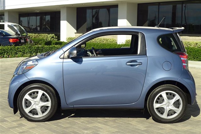 Scion iQ 2012 photo 3