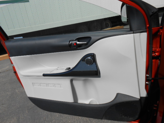 Scion iQ 2012 photo 1