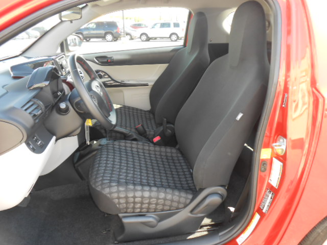 Scion iQ 2012 photo 3