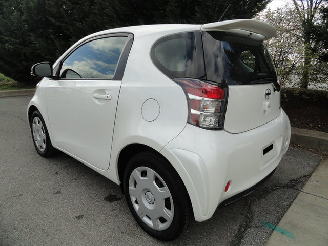 Scion iQ 2012 photo 3