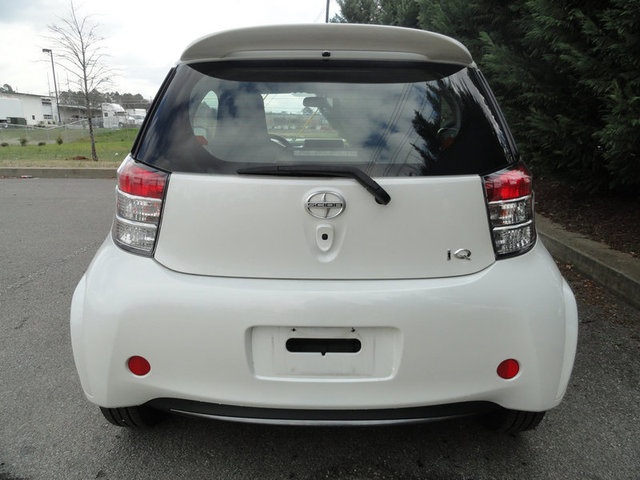 Scion iQ 2012 photo 5