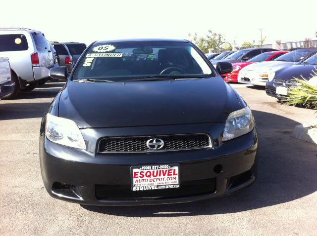 Scion tC 2005 photo 2