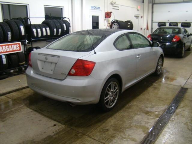 Scion tC 2005 photo 2