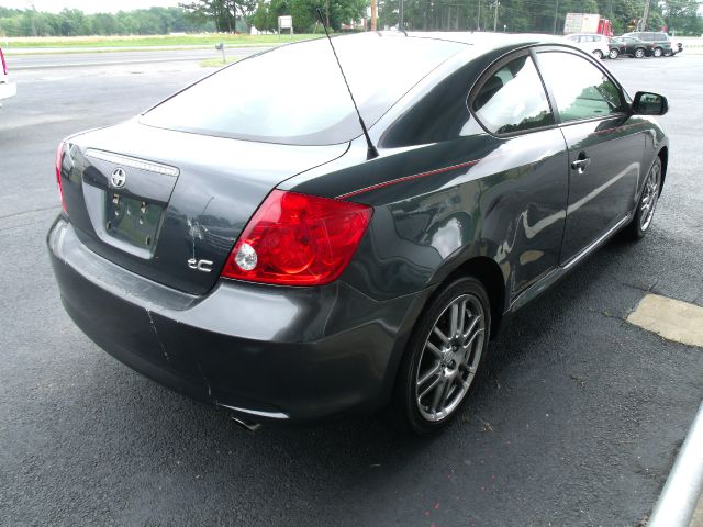 Scion tC 2005 photo 1
