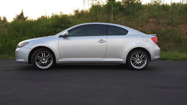 Scion tC 2005 photo 3