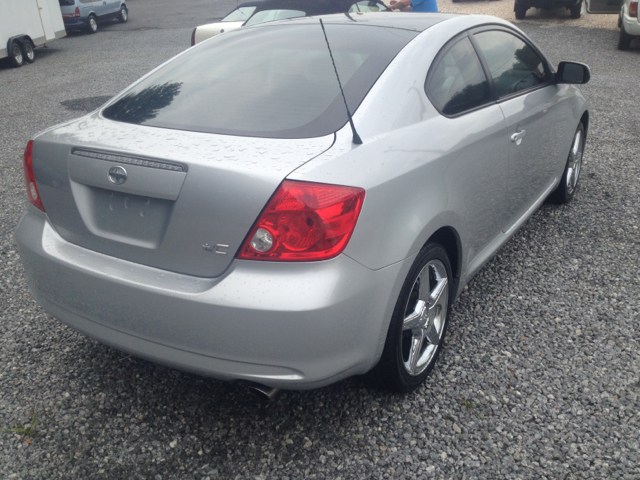 Scion tC 2005 photo 1