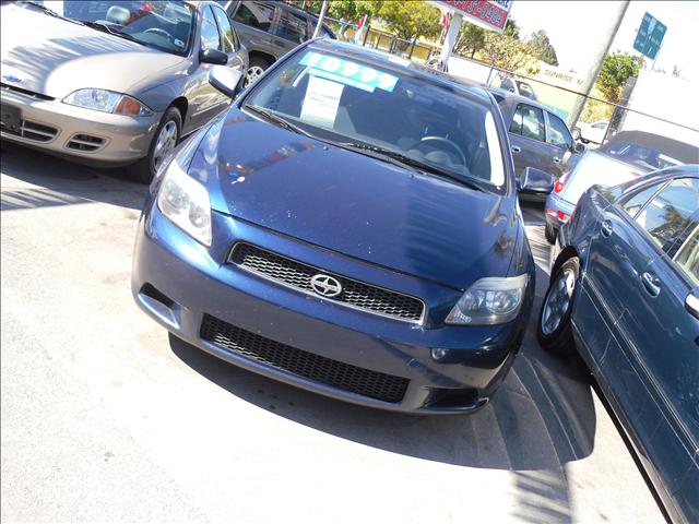 Scion tC 2005 photo 1