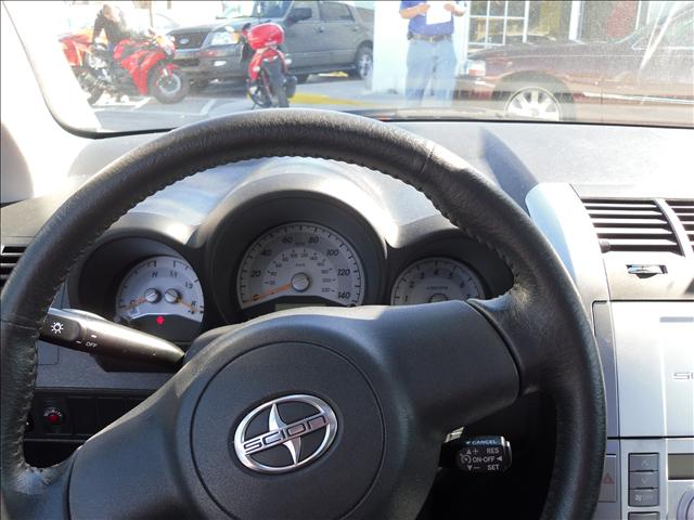 Scion tC 2005 photo 3