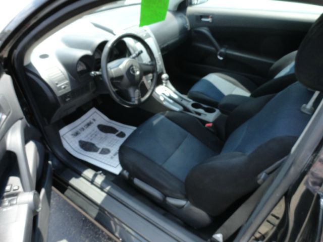 Scion tC 2005 photo 1
