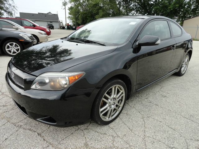 Scion tC 2005 photo 2