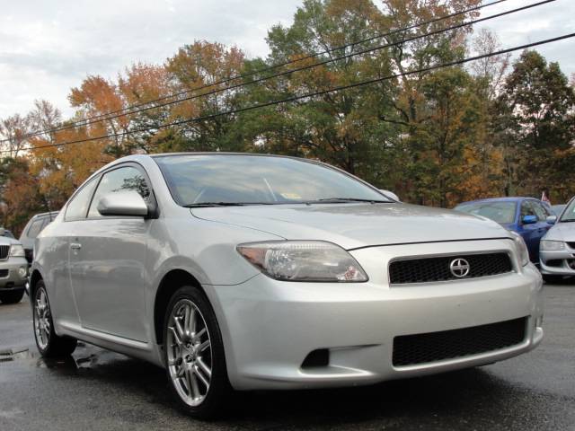 Scion tC 2005 photo 2