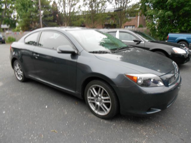 Scion tC 2005 photo 2
