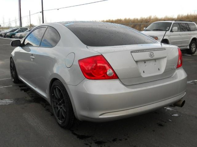 Scion tC 2005 photo 2