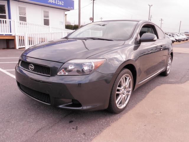 Scion tC 2005 photo 1